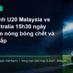 Cầu thủ U20 Malaysia và U20 Australia tranh chấp bóng trong trận đấu bảng H